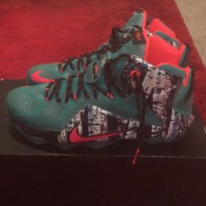 LeBron XII XMAS